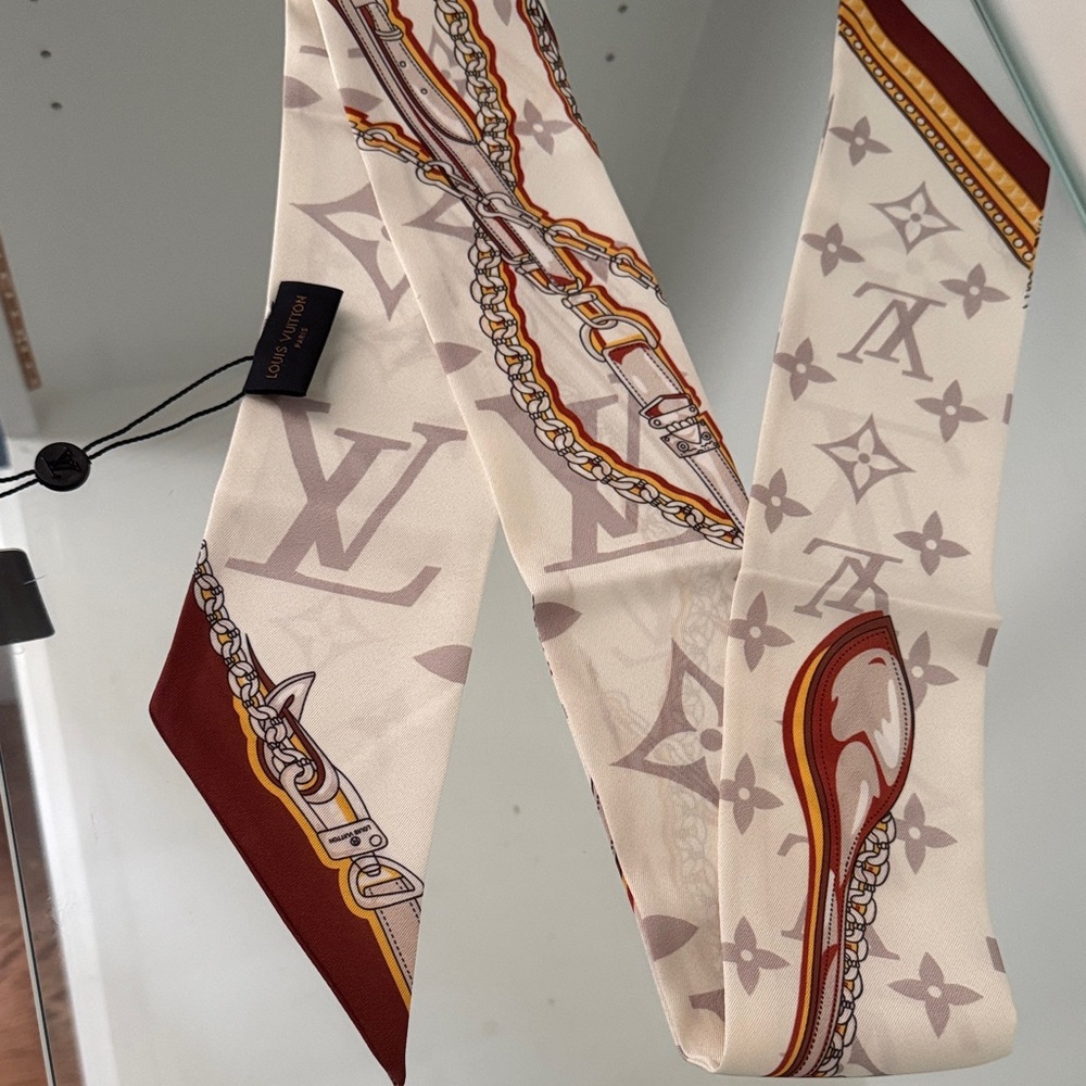 Louis Vuitton Chain and Monogram Silk twilly